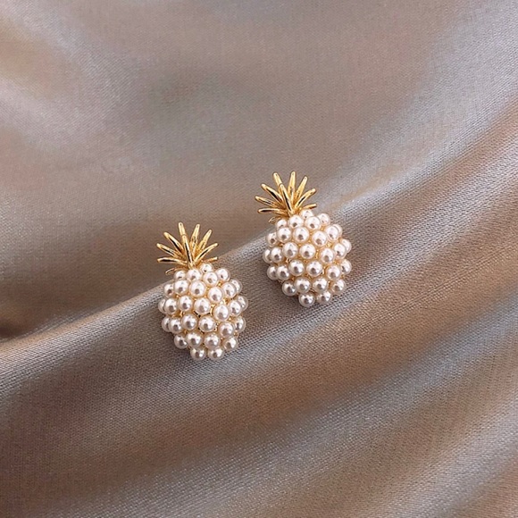 New French Retro Pineapple Pearl Earrings - Picture 3 of 7